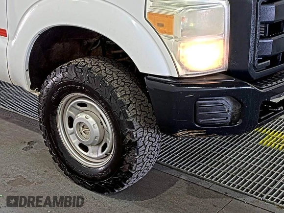 2013 Ford F-250 XL with VIN 1FT7X2B65DEB05150, listed as a IAAI auction lot 42832842 with 271,344 mi miles and . Bid and sale history available at DreamBid. Image 18.