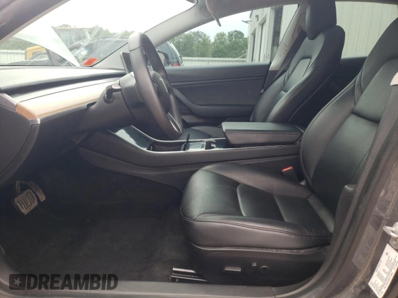 2020 Tesla Model 3 Long Range z VIN 5YJ3E1EB7LF710646, wystawiony jako Copart lot #57403355 z przebiegiem 98 080 mil mil oraz Szkoda całkowita • Salvage title. Historia ofert i sprzedaży dostępna na DreamBid. Obrazek 7.