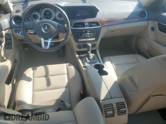 2014 Mercedes-Benz C 250 Sport z VIN WDDGF4HB7EA944038, wystawiony jako Copart lot #62121165 z przebiegiem 66 524 mil mil oraz Szkoda całkowita • Salvage title. Historia ofert i sprzedaży dostępna na DreamBid. Obrazek 8.