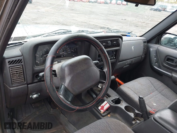 2000 Jeep Cherokee z VIN 1J4FF48S1YL131481, wystawiony jako IAAI lot #41947074 z przebiegiem Nie podano mil oraz . Historia ofert i sprzedaży dostępna na DreamBid. Obrazek 12.