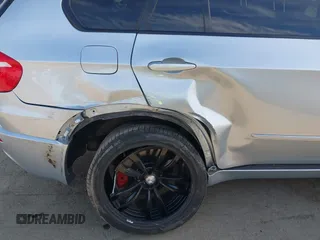 2010 BMW X5 M z VIN 5YMGY0C57ALK25120, wystawiony jako IAAI lot #41473632 z przebiegiem 78 923 mil mil oraz . Historia ofert i sprzedaży dostępna na DreamBid. Obrazek 6.