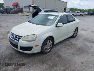 2007 Volkswagen Jetta Wolfsburg Edition z VIN 3VWEF71K47M192184, wystawiony jako IAAI lot #42573483 z przebiegiem 207 809 mil mil oraz . Historia ofert i sprzedaży dostępna na DreamBid. Obrazek 2.