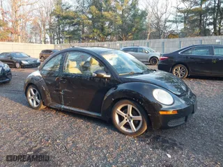 2010 Volkswagen New Beetle Coupe with VIN 3VWRG3AG9AM013681, listed as a IAAI auction lot 41177108 with 104,139 mi miles. Bid and sale history available at carsss.com. Image 1.