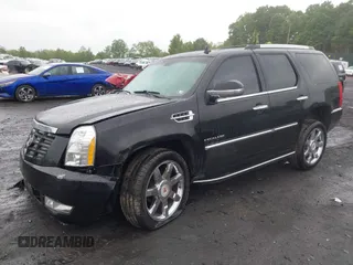 2012 Cadillac Escalade Luxury z VIN 1GYS4BEF1CR101807, wystawiony jako IAAI lot #42318114 z przebiegiem 209 071 mil mil oraz . Historia ofert i sprzedaży dostępna na DreamBid. Obrazek 2.
