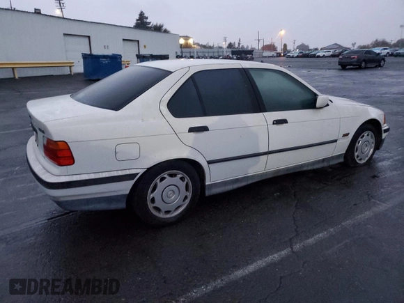 1995 BMW 3 Series z VIN WBACA532XSFG13649, wystawiony jako Copart lot #82580054 z przebiegiem Nie podano mil oraz Czysty tytuł • Clean title. Historia ofert i sprzedaży dostępna na DreamBid. Obrazek 3.