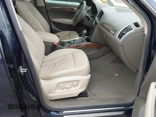 2010 Audi Q5 Premium Plus z VIN WA1LKAFP3AA087285, wystawiony jako IAAI lot #42317420 z przebiegiem 130 793 mil mil oraz . Historia ofert i sprzedaży dostępna na DreamBid. Obrazek 5.