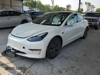 2020 Tesla Model 3 Standard Range Plus z VIN 5YJ3E1EA5LF599103, wystawiony jako Copart lot #59159465 z przebiegiem 32 614 mil mil oraz Czysty tytuł • Clean title. Historia ofert i sprzedaży dostępna na DreamBid. Obrazek 1.