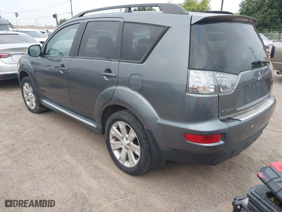 2011 Mitsubishi Outlander SE with VIN JA4AS3AW4BU023760, listed as a IAAI auction lot 42116273 with 147,731 mi miles. Bid and sale history available at carsss.com. Image 3.