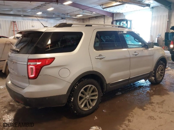 2014 Ford Explorer XLT with VIN 1FM5K8D83EGB74119, listed as a IAAI auction lot 41636470 with NaN miles. Bid and sale history available at carsss.com. Image 4.
