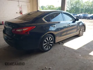 2017 Nissan Altima SV z VIN 1N4AL3AP3HC283714, wystawiony jako IAAI lot #42405326 z przebiegiem 175 101 mil mil oraz . Historia ofert i sprzedaży dostępna na DreamBid. Obrazek 4.
