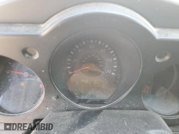 2002 Nissan Xterra XE z VIN 5N1ED28T62C508278, wystawiony jako Copart lot #54058255 z przebiegiem 250 199 mil mil oraz Szkody całkowita. Historia ofert i sprzedaży dostępna na DreamBid. Obrazek 9.