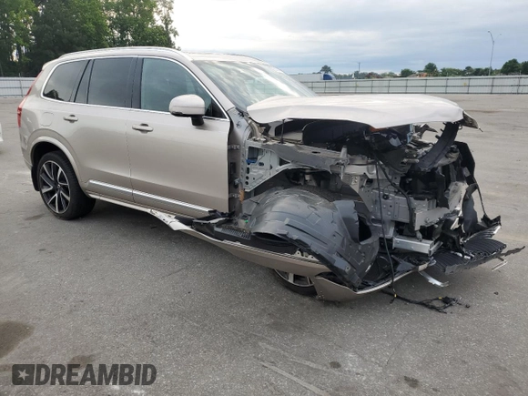 2024 Volvo XC90 Plus Bright Theme z VIN YV4062PE9R1169336, wystawiony jako Copart lot #56022465 z przebiegiem 8 129 mil mil oraz Szkoda całkowita • Salvage title. Historia ofert i sprzedaży dostępna na DreamBid. Obrazek 4.
