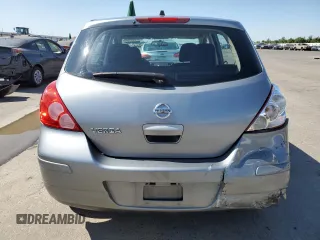 2011 Nissan Versa S z VIN 3N1BC1CP2BL469761, wystawiony jako Copart lot #57906935 z przebiegiem 178 416 mil mil oraz Szkoda całkowita • Salvage title. Historia ofert i sprzedaży dostępna na DreamBid. Obrazek 6.