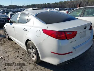 2015 Kia Optima LX z VIN KNAGM4A73F5601370, wystawiony jako IAAI lot #41633083 z przebiegiem 164 752 mil mil oraz . Historia ofert i sprzedaży dostępna na DreamBid. Obrazek 3.