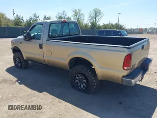 2001 Ford F-250 XL z VIN 1FTNF21L91EC17897, wystawiony jako IAAI lot #42216133 z przebiegiem 220 682 mil mil oraz . Historia ofert i sprzedaży dostępna na DreamBid. Obrazek 3.