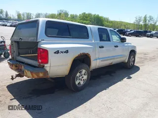 2005 Dodge Dakota SLT z VIN 1D7HW48N45S321002, wystawiony jako IAAI lot #42240338 z przebiegiem 214 983 mil mil oraz . Historia ofert i sprzedaży dostępna na DreamBid. Obrazek 4.