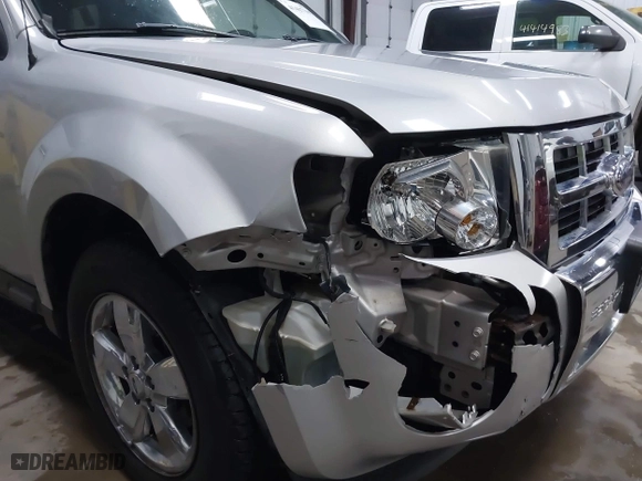 2009 Ford Escape Limited with VIN 1FMCU94G29KC05247, listed as a IAAI auction lot 41417395 with 204,256 mi miles. Bid and sale history available at carsss.com. Image 6.
