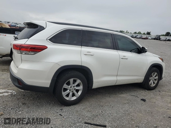 2017 Toyota Highlander XLE with VIN 5TDJZRFH7HS423114, listed as a Copart auction lot 61159515 with 111,226 mi miles and Salvage title. Bid and sale history available at DreamBid. Image 3.