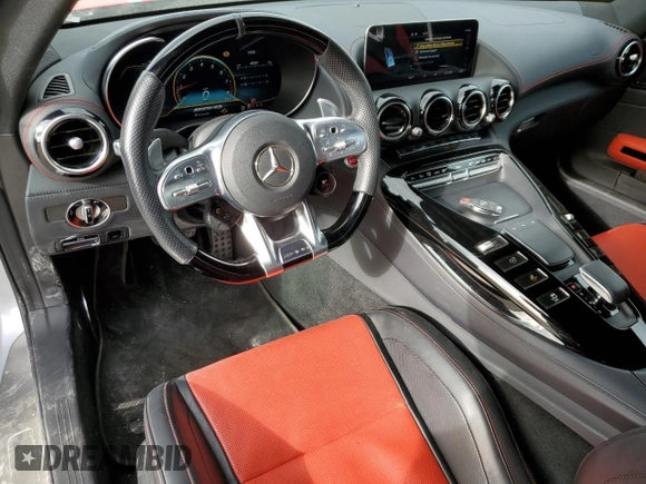 2021 Mercedes-Benz AMG GT z VIN W1KYK8CA0MA041962, wystawiony jako Copart lot #82825233 z przebiegiem 17 481 mil mil oraz . Historia ofert i sprzedaży dostępna na DreamBid. Obrazek 8.
