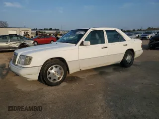 1995 Mercedes-Benz E Class with VIN WDBEA32E4SC215233, listed as a Copart auction lot 43661775 with 186,992 mi miles and Clean Title. Bid and sale history available at carsss.com. Image 1.