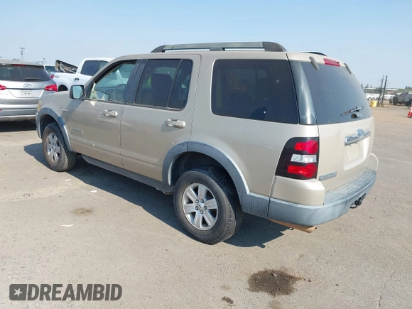 2007 Ford Explorer XLT z VIN 1FMEU63E97UA35137, wystawiony jako IAAI lot #42690035 z przebiegiem 199 962 mil mil oraz . Historia ofert i sprzedaży dostępna na DreamBid. Obrazek 3.