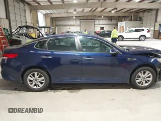 2017 Kia Optima LX z VIN 5XXGT4L35HG149811, wystawiony jako IAAI lot #42019931 z przebiegiem 95 586 mil mil oraz . Historia ofert i sprzedaży dostępna na DreamBid. Obrazek 14.