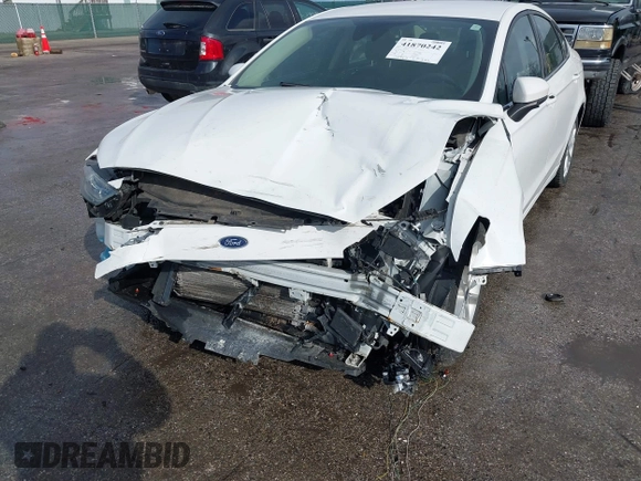 2019 Ford Fusion Hybrid SE with VIN 3FA6P0LUXKR104850, listed as a IAAI auction lot 41870242 with 114,943 mi miles. Bid and sale history available at carsss.com. Image 6.