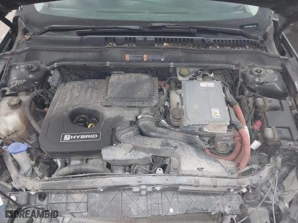 2015 Ford Fusion Titanium Hybrid with VIN 3FA6P0RU2FR309074, listed as a IAAI auction lot 41240630 with 172,025 mi miles. Bid and sale history available at carsss.com. Image 10.