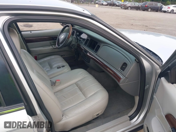 2003 Mercury Grand Marquis LS Premium z VIN 2MEFM75W03X658118, wystawiony jako IAAI lot #42435812 z przebiegiem 174 893 mil mil oraz . Historia ofert i sprzedaży dostępna na DreamBid. Obrazek 5.