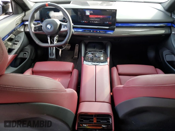 2024 BMW i5 M60 z VIN WBY43FK07RCR84752, wystawiony jako Copart lot #43782755 z przebiegiem 12 175 mil mil oraz Szkoda całkowita • Salvage title. Historia ofert i sprzedaży dostępna na DreamBid. Obrazek 8.