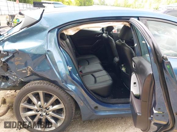2018 Mazda 3 Touring z VIN 3MZBN1L38JM235604, wystawiony jako IAAI lot #42333995 z przebiegiem 69 541 mil mil oraz . Historia ofert i sprzedaży dostępna na DreamBid. Obrazek 8.