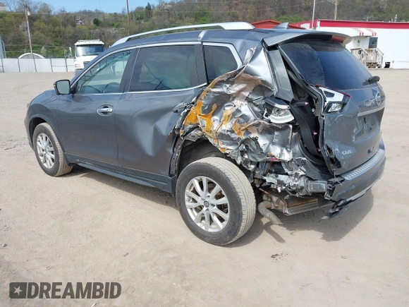 2018 Nissan Rogue SV z VIN KNMAT2MV7JP557753, wystawiony jako IAAI lot #41999721 z przebiegiem 45 130 mil mil oraz . Historia ofert i sprzedaży dostępna na DreamBid. Obrazek 3.