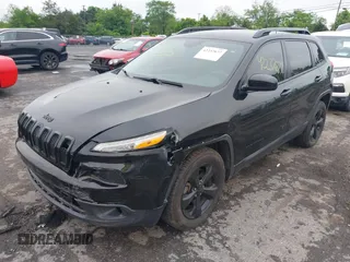 2016 Jeep Cherokee Latitude z VIN 1C4PJLCBXGW136718, wystawiony jako IAAI lot #42237677 z przebiegiem 145 109 mil mil oraz . Historia ofert i sprzedaży dostępna na DreamBid. Obrazek 2.