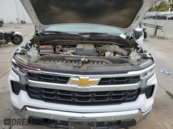 2024 Chevrolet Silverado 1500 LT with VIN 1GCUDDE83RZ304265, listed as a Copart auction lot 76372114 with 12,131 mi miles and Salvage Title. Bid and sale history available at carsss.com. Image 11.