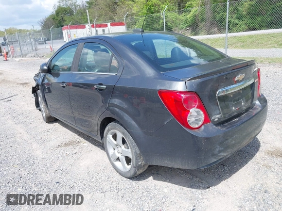 2016 Chevrolet Sonic LTZ z VIN 1G1JE5SB5G4137710, wystawiony jako IAAI lot #42131625 z przebiegiem 152 941 mil mil oraz . Historia ofert i sprzedaży dostępna na DreamBid. Obrazek 3.