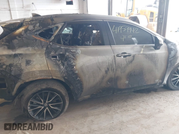 2024 Lexus NX 350h Premium z VIN 2T2GKCEZXRC020420, wystawiony jako IAAI lot #41959942 z przebiegiem 26 195 mil mil oraz . Historia ofert i sprzedaży dostępna na DreamBid. Obrazek 12.