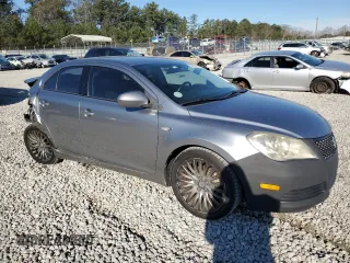 2011 Suzuki Kizashi SE z VIN JS2RE9A30B6110204, wystawiony jako Copart lot #85853384 z przebiegiem 168 962 mil mil oraz Szkoda całkowita • Salvage title. Historia ofert i sprzedaży dostępna na DreamBid. Obrazek 4.