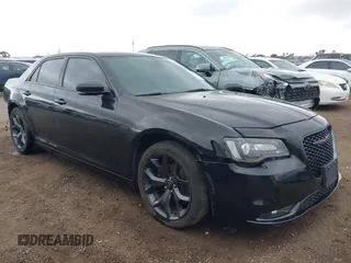 2021 Chrysler 300 S z VIN 2C3CCABG9MH545964, wystawiony jako IAAI lot #42184707 z przebiegiem 86 845 mil mil oraz . Historia ofert i sprzedaży dostępna na DreamBid. Obrazek 1.
