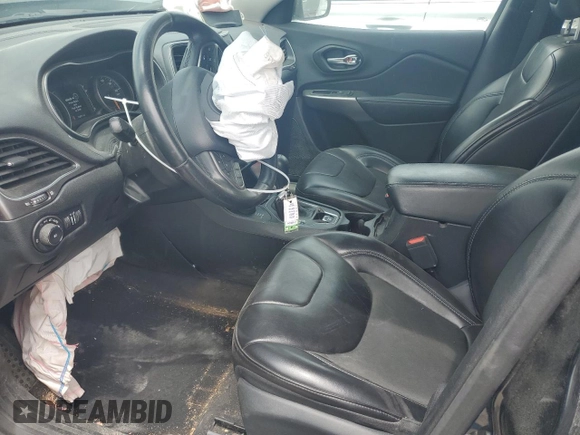2019 Jeep Cherokee Latitude Plus z VIN 1C4PJMLBXKD409716, wystawiony jako Copart lot #56367955 z przebiegiem 53 831 mil mil oraz Szkoda całkowita • Salvage title. Historia ofert i sprzedaży dostępna na DreamBid. Obrazek 7.