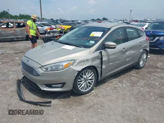 2015 Ford Focus Titanium с VIN 1FADP3N2XFL367753, выставлен на аукционе IAAI как лот 42695722 с пробегом 26 565 миль миль и . История ставок и продаж доступна на DreamBid. Изображение 6.