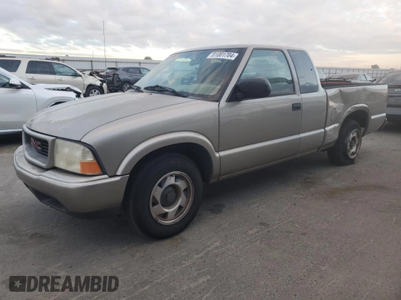2000 GMC Sonoma SLS z VIN 1GTCS19W9Y8163781, wystawiony jako Copart lot #81001704 z przebiegiem 132 301 mil mil oraz Szkody całkowita. Historia ofert i sprzedaży dostępna na DreamBid. Obrazek 1.