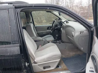 2007 Chevrolet TrailBlazer LT with VIN 1GNDT13S872244691, listed as a IAAI auction lot 41734984 with 214,949 mi miles. Bid and sale history available at carsss.com. Image 5.