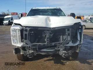 2023 Ford F-350 z VIN 1FT8X3BA1PED26053, wystawiony jako Copart lot #42484225 z przebiegiem 5 648 mil mil oraz Szkoda całkowita • Salvage title. Historia ofert i sprzedaży dostępna na DreamBid. Obrazek 5.