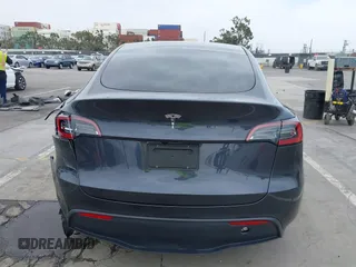 2024 Tesla Model Y z VIN 7SAYGDEDXRF032666, wystawiony jako IAAI lot #42373033 z przebiegiem 7 428 mil mil oraz . Historia ofert i sprzedaży dostępna na DreamBid. Obrazek 17.