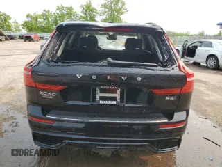 2025 Volvo XC60 Core z VIN YV4M12RJ7S1002361, wystawiony jako Copart lot #57670975 z przebiegiem 6 318 mil mil oraz Szkoda całkowita • Salvage title. Historia ofert i sprzedaży dostępna na DreamBid. Obrazek 6.