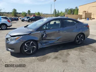 2024 Nissan Versa SR z VIN 3N1CN8FV9RL871367, wystawiony jako Copart lot #55360765 z przebiegiem 2 180 mil mil oraz Szkoda całkowita • Salvage title. Historia ofert i sprzedaży dostępna na DreamBid. Obrazek 1.