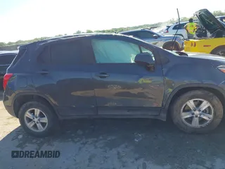 2020 Chevrolet Trax LS z VIN 3GNCJKSB4LL231860, wystawiony jako IAAI lot #42236291 z przebiegiem Nie podano mil oraz . Historia ofert i sprzedaży dostępna na DreamBid. Obrazek 13.
