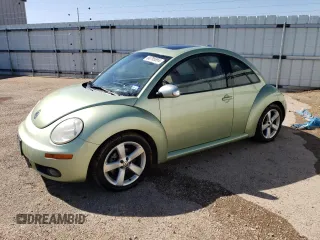 2006 Volkswagen New Beetle Coupe with VIN 3VWSW31C06M402783, listed as a Copart auction lot 60795864 with 117,963 mi miles and Clean Title. Bid and sale history available at carsss.com. Image 1.