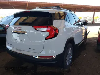 2024 GMC Terrain SLT z VIN 3GKALVEGXRL147137, wystawiony jako IAAI lot #42160943 z przebiegiem 21 862 mil mil oraz . Historia ofert i sprzedaży dostępna na DreamBid. Obrazek 4.