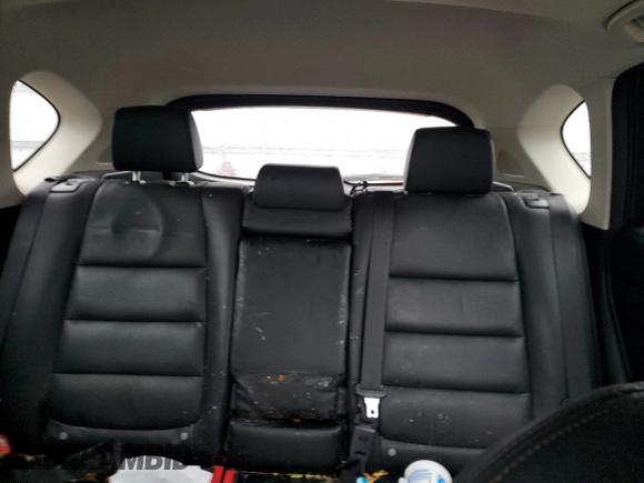 2016 Mazda CX-5 Grand Touring z VIN JM3KE2DY9G0687261, wystawiony jako Copart lot #52865415 z przebiegiem Nie podano mil oraz Szkoda całkowita • Salvage title. Historia ofert i sprzedaży dostępna na DreamBid. Obrazek 10.